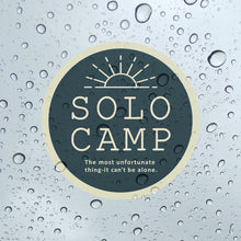 画像をギャラリービューアに読み込む, ソロキャンプ シールステッカー《SOLO CAMP》（超防水・防滴  UVカット  屋外使用可  /S001）
