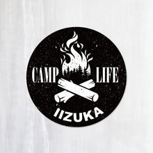 画像をギャラリービューアに読み込む, キャンプライフ シールステッカー《CAMP LIFE》（名入れOK 超防水・防滴 UVカット 屋外使用可 /S290）
